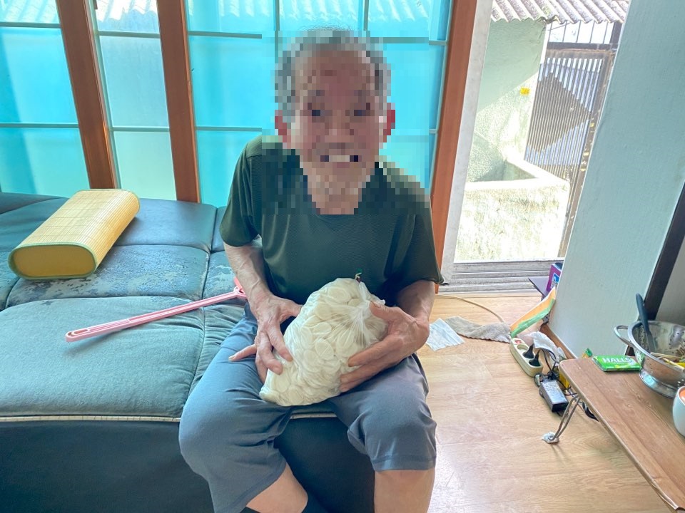 2020년 위기 및 독거노인지원사업 재가세대 24세대 떡3kg 전달#4